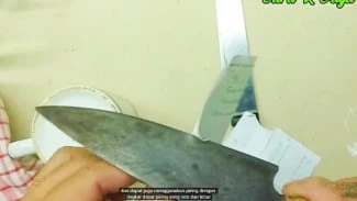 Tips Menajamkan Pisau Menggunakan Gelas.